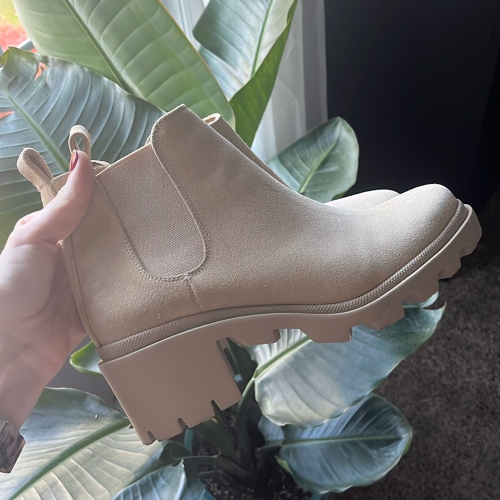 Steve Madden Beige Boot